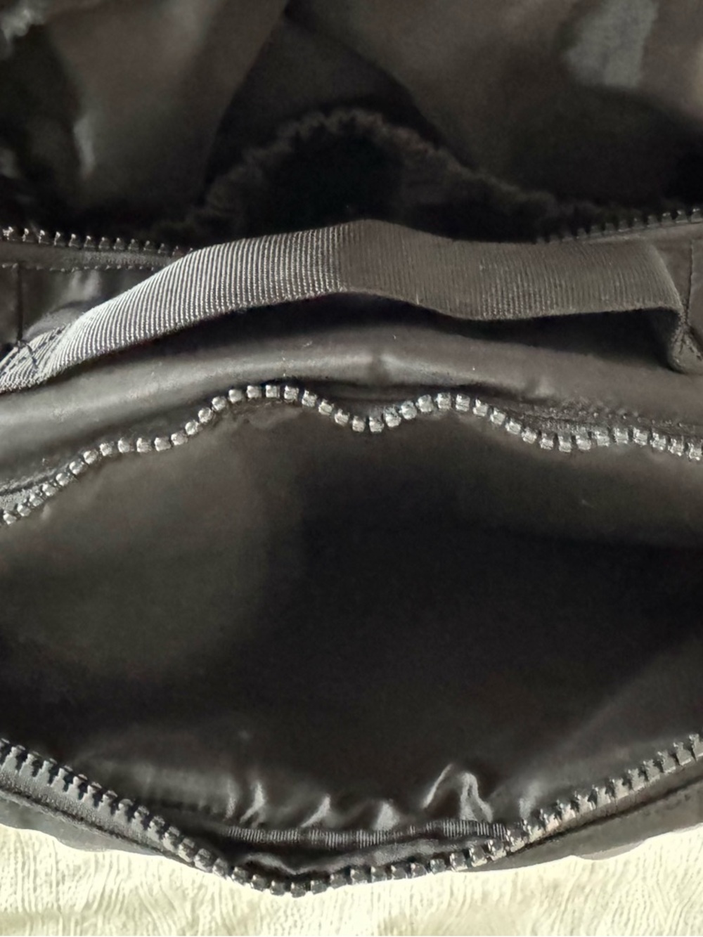 Lululemon Everyday Backpack 2.0 23L - Picture 5 of 12